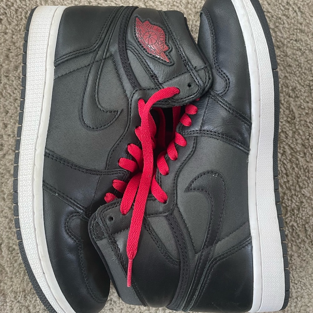 Mens Jordan retro mid 1’s size 8